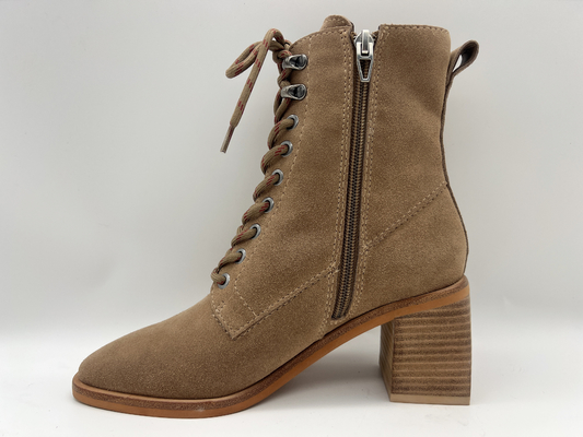 Des femmes de la dentelle les bottines de talon haut, cuir mou de suède de vache avec la doublure thermique de peluche, femmes imperméabilisent des bottes d'hiver