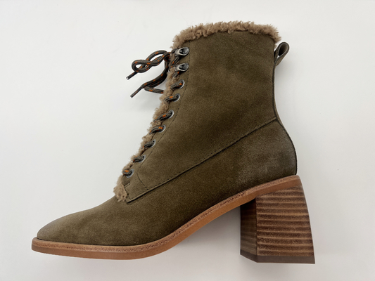 Bottes à lacets antidérapantes imperméables de robe de l'hiver des femmes, cuir mou de suède de vache avec la doublure de haute qualité de peluche