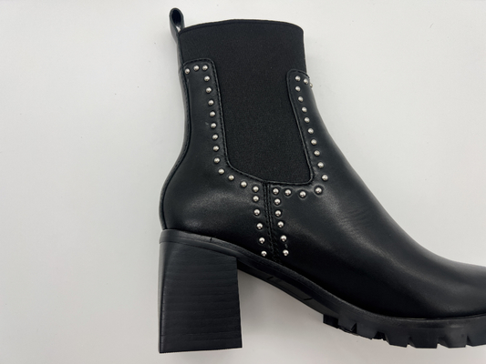 Bottines bronzages de la robe des femmes en cuir de vache molle avec des goujons d'axe en métal, talon carré d'ABS, outsole de TPR avec le latex pusable