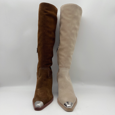 Outre du cuir mou blanc de suède de vache avec des bottes de la robe des femmes piquantes de broderie, conception élégante de chapeau d'orteil en métal