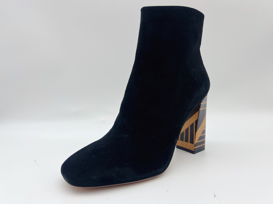 Bottines noires du talon haut des femmes en cuir avec la tirette en nylon