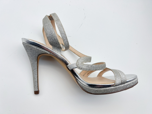 Les dames élastiques d'enveloppe garnissent en cuir doucement l'argent foncé de sandales avec le stylet de 5cm