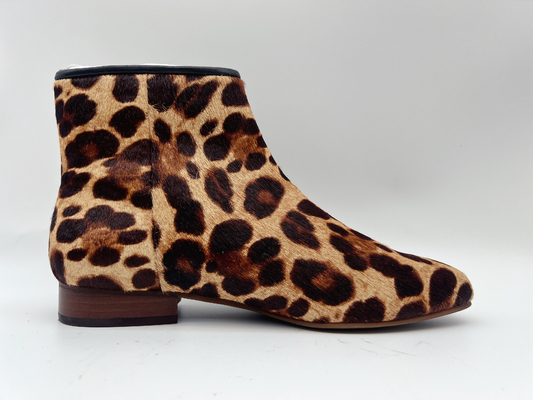 Des femmes du cuir de fermeture éclair bottines, autour de Toe Low Heel Ankle Boots
