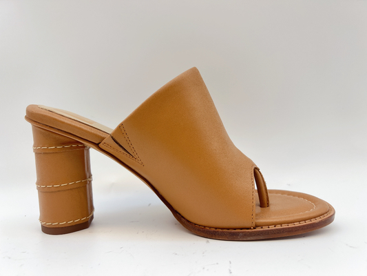 OEM Tan Open Toe Thong Sandals des chaussures élégantes des femmes en cuir de vache molle