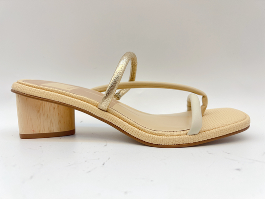 Un or de pantoufles d'été de dames de courroie/pantoufles confortables molles de beige