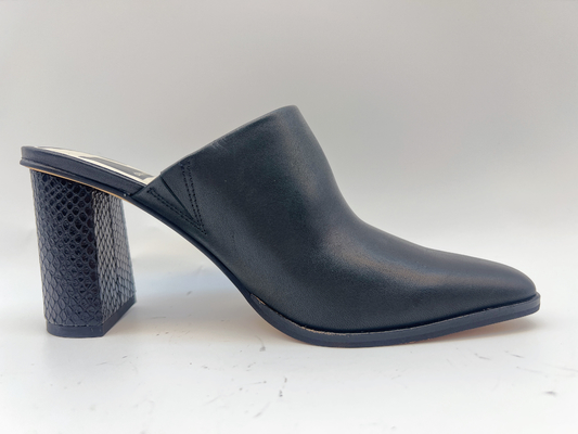 Place noire en cuir molle Toe Pump Shoes de Nappa de chaussures supérieures d'une seule pièce