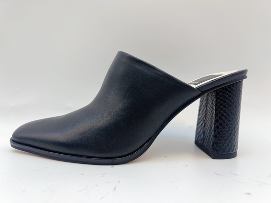 Place noire en cuir molle Toe Pump Shoes de Nappa de chaussures supérieures d'une seule pièce