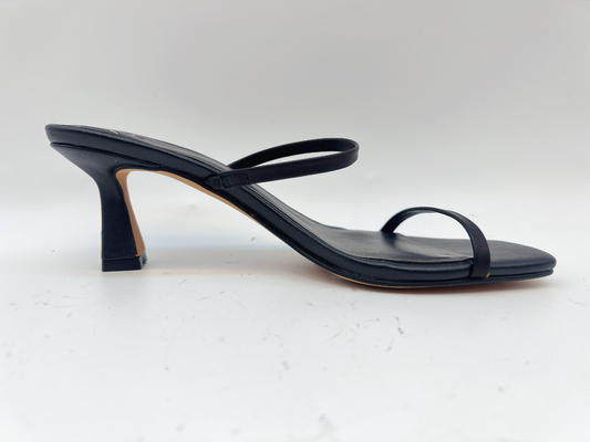 Un talon noir Toe Shoes ouvert de pantoufles légères d'été de courroie bas