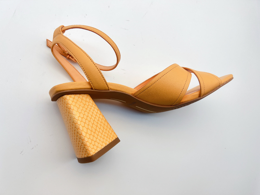L'orange les pantoufles croisées de la courroie a gîté de place de Toe Sandals des femmes en cuir d'ODM/OEM