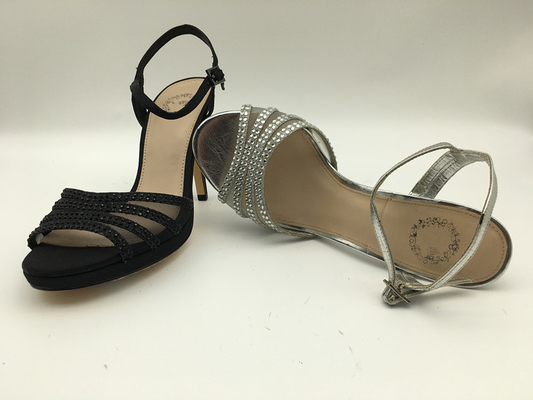 Les dames stylets garnissent en cuir doucement les sandales argentées de talon haut ouvert de l'orteil 5cm de sandales
