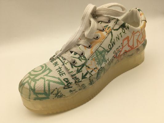 Les femmes beiges lacent des chaussures de confort de loisirs des chaussures de sport 5mm