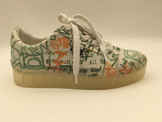 Les femmes beiges lacent des chaussures de confort de loisirs des chaussures de sport 5mm