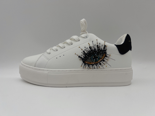 Les chaussures de hausse en cuir des femmes molles de vache, chaussures blanches classiques avec la fleur en pierre décorative