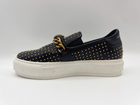 Coutume noire plate des chaussures en cuir des femmes durables occasionnelles avec le clip D en métal
