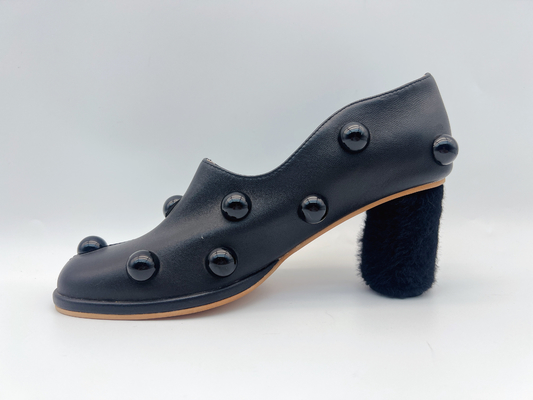 Les chaussures en cuir molles de pompes de femmes de Nappa noircissent de basses chaussures élégantes de talon avec la mosaïque de champignon