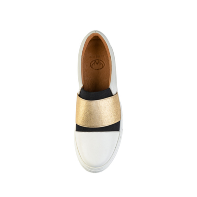 Les oisifs blancs garnissent en cuir augmenter des chaussures avec l'empeigne molle de cuir de vache