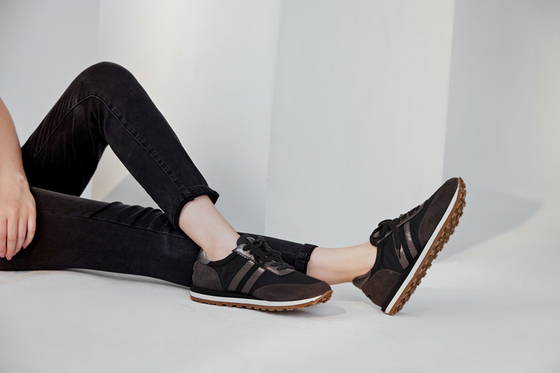 Les loisirs des femmes en cuir molles chaussent le glissement blanc plat de 3mm sur les chaussures sportives