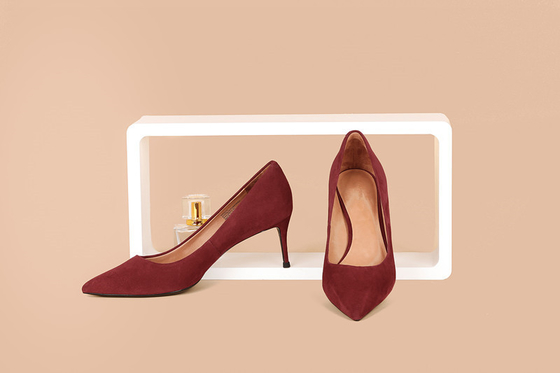 Les femmes de lieu de travail de Bourgogne pompe le talon haut de chaussures avec le cuir véritable mou de suède