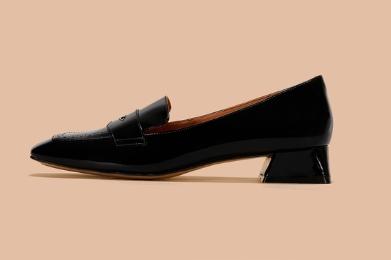 les basses femmes de talon de 2cm pompe les chaussures de cuir verni molles confortables de chaussures