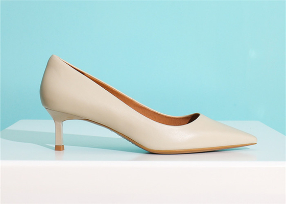 Le cuir véritable de vache molle blanche pompe de basses chaussures élégantes de talon de 2cm pour des dames