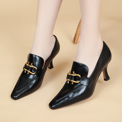 Chaussures confortables de l'oisif de femmes noires/blanches, GV mou de chaussures de cuir de vache