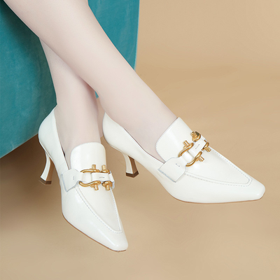 Chaussures confortables de l'oisif de femmes noires/blanches, GV mou de chaussures de cuir de vache