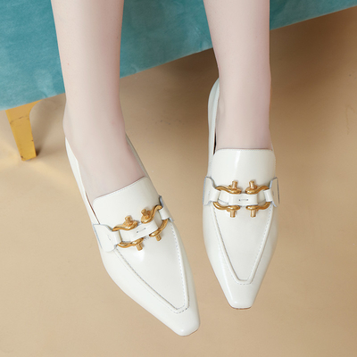 Chaussures confortables de l'oisif de femmes noires/blanches, GV mou de chaussures de cuir de vache