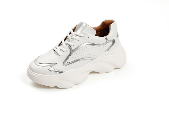 Les sports sportifs de dames chausse les chaussures faites sur commande de glissement de noir de plate-forme non
