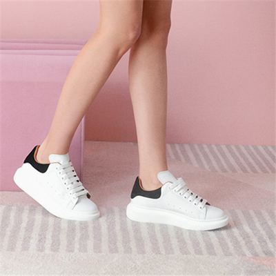 Matériel supérieur mou blanc occasionnel des chaussures sportives des femmes de tendance