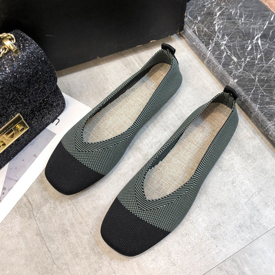 Le poids léger en gros tricotent les chaussures tissées 2021 chaussures plates respirables pour de nouveaux styles de femmes