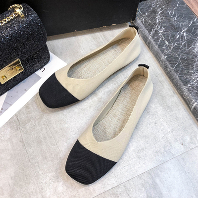 Le poids léger en gros tricotent les chaussures tissées 2021 chaussures plates respirables pour de nouveaux styles de femmes