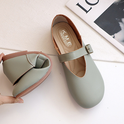 Les plus défunts enfants de noir de conception garnissent en cuir des chaussures d'école, chaussures de toile d'enfants de fille