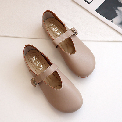 Les plus défunts enfants de noir de conception garnissent en cuir des chaussures d'école, chaussures de toile d'enfants de fille
