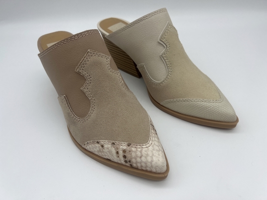 Toe Shoes Tan aigu des femmes d'OEM/outre des chaussures de sport blanches avec TPR Outsole