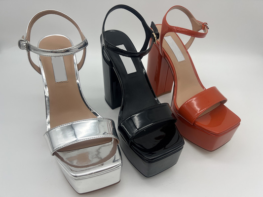 Les chaussures élégantes en cuir des femmes d'unité centrale de brevet ajustent Toe Silver Black Chunky Heel