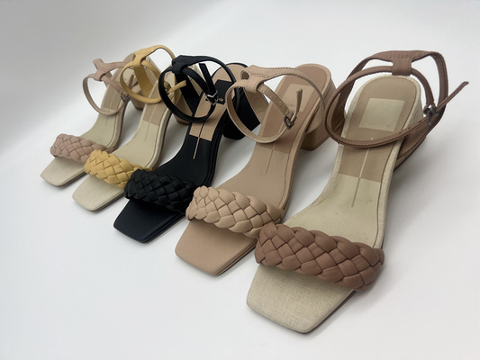 Les sandales de Tan Woven Ladies Soft Leather piaulent Toe With Metal Buckle