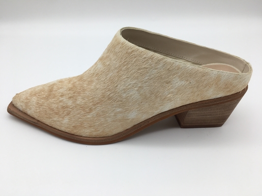 Les chaussures élégantes en cuir des femmes d'OEM ont fermé Toe Pointed Toe Brown ROHS