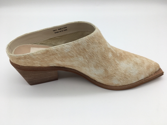 Les chaussures élégantes en cuir des femmes d'OEM ont fermé Toe Pointed Toe Brown ROHS