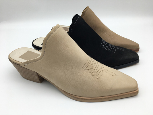 Doucement deux Tone Leather Shoes Low Heel ont fermé Toe Dress Shoes Pointed Toe