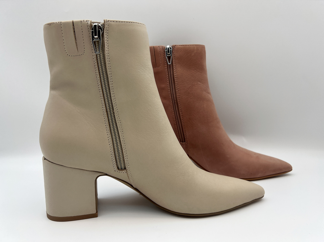 bottines aiguës de l'orteil des femmes avec la tirette en métal YKK, bottes en cuir véritables de robe de nappa doux