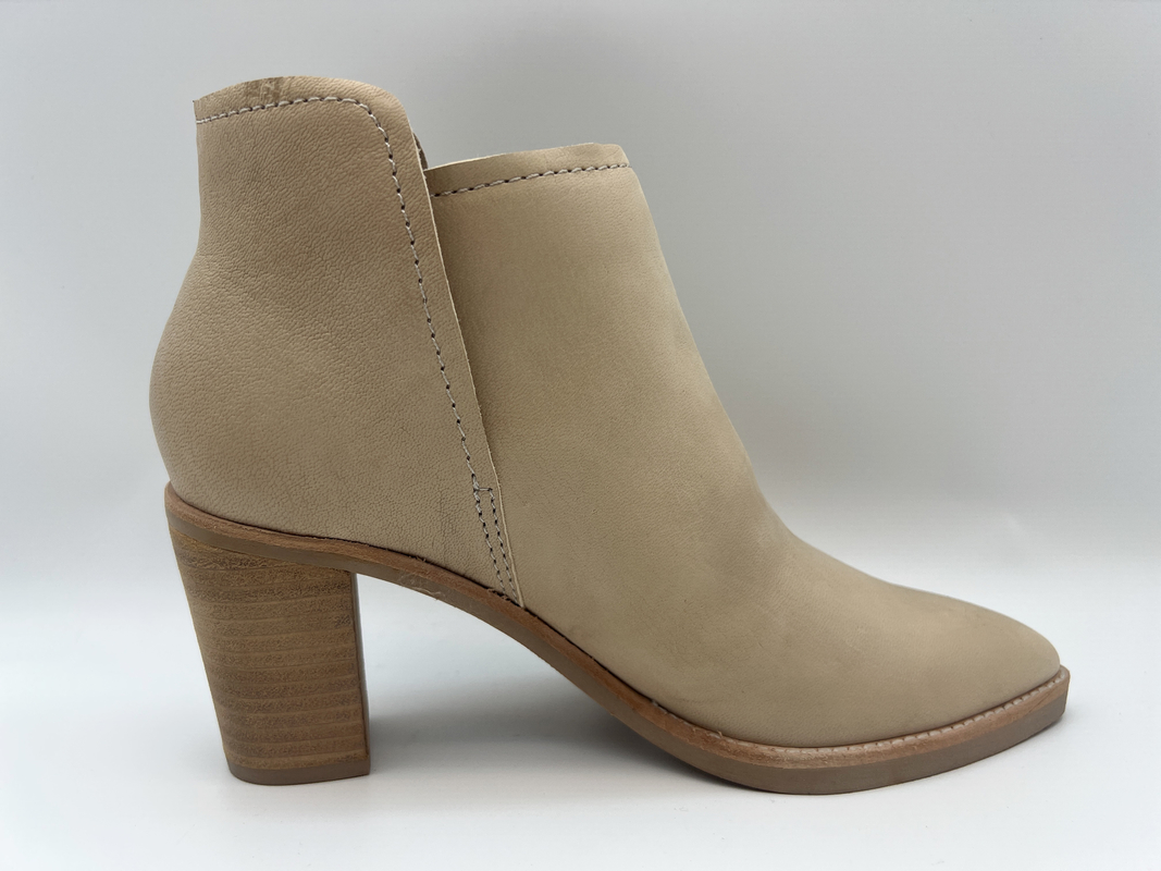 Les chaussures élégantes en cuir des femmes beiges de pleine enveloppe TPR confortable Outsole avec le latex de Pusable