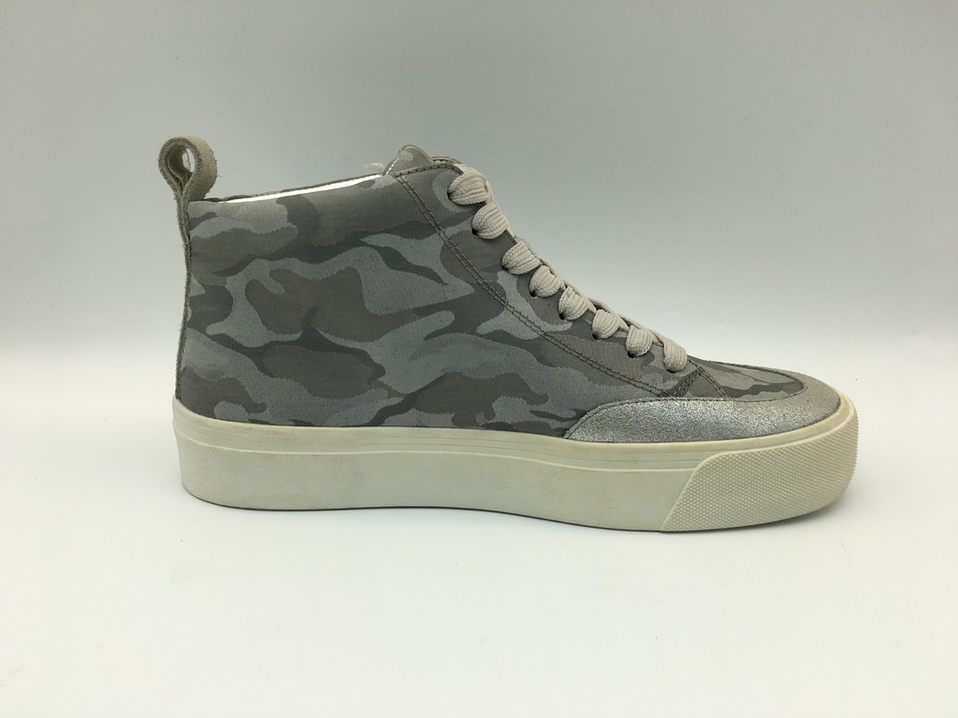 Chaussures de basket-ball confortables de glissement de lt Grey High Top Sport Shoes de dames non