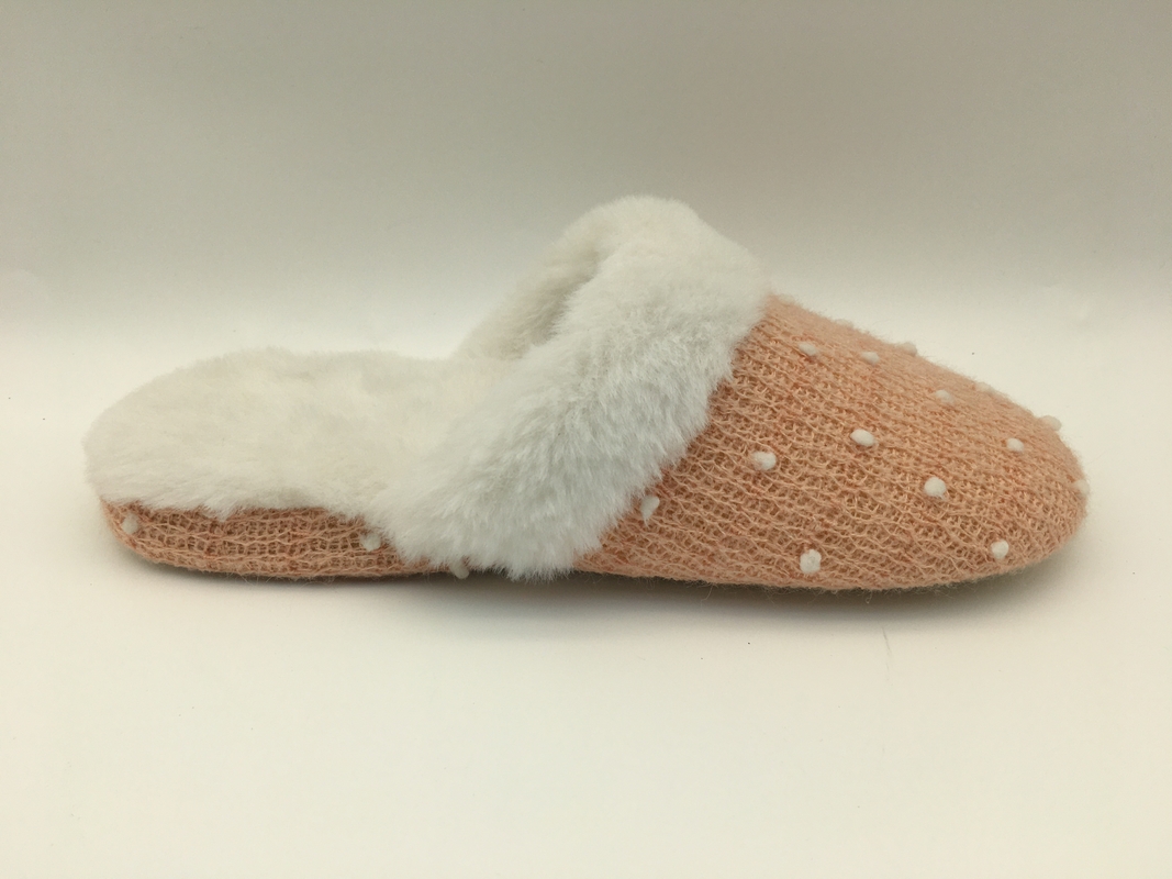 Les pantoufles de dames molles d'hiver tondent Toe Flat Shoes With Soft fermé tricotent/stimulant d'ouatine