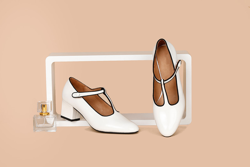 Le cuir blanc noir pompe le talon d'ABS de Poited Toe Closed Toe With 2cm des chaussures des femmes